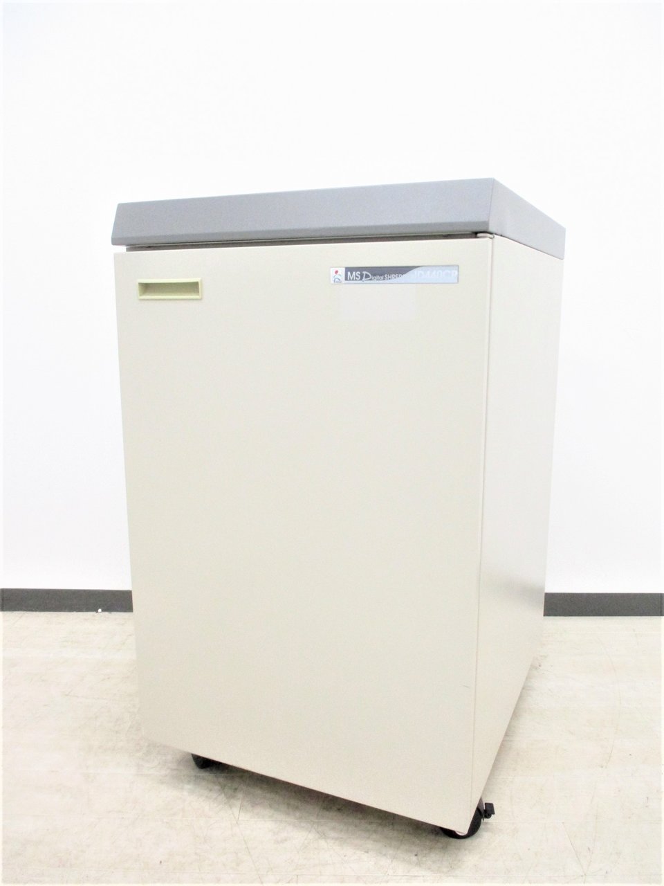 【定価76万のシュレッダーです！】【通常￥78,000→￥55,000】裁断枚数40枚、スパイラルカットでセキュリティ高く、多く裁断したいお客様にピッタリ！【在庫入替9Ω】
                        IDシリーズ 
                                    中古
            