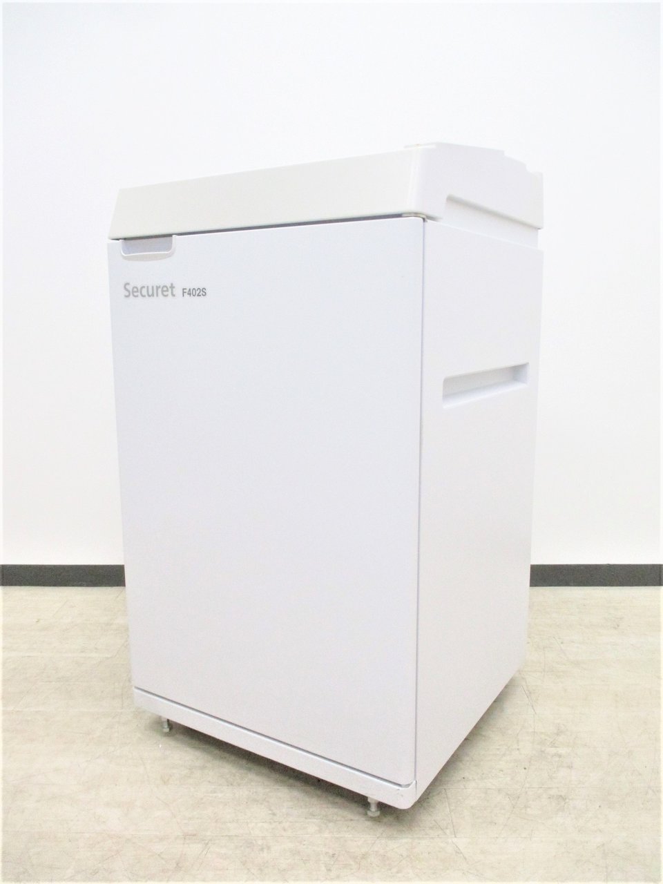 定価約40万のシュレッダー！ホワイトで清潔感抜群です！【F402S】
                        その他シリーズ
                                    中古
            