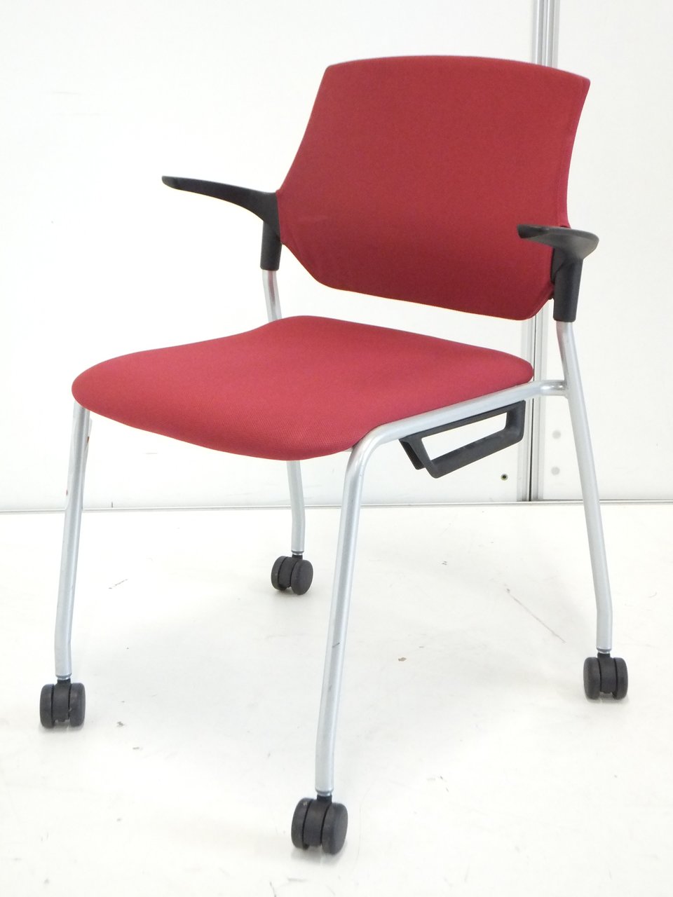 国産スタッキングチェア！
                        ステンザ 
                                    中古
            