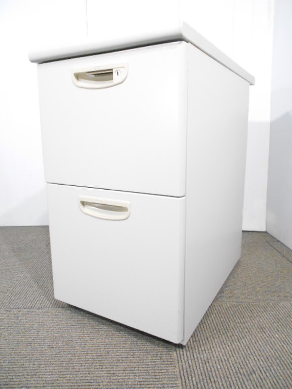 【ロット入荷】ナイキ製｜２段脇机｜デスク横に置くだけで簡単に作業スペースアップ☆A4ファイルたっぷり収納可能☆【関西倉庫在庫】中古　脇机　リサイクル
                        neos NED
                                    中古
            