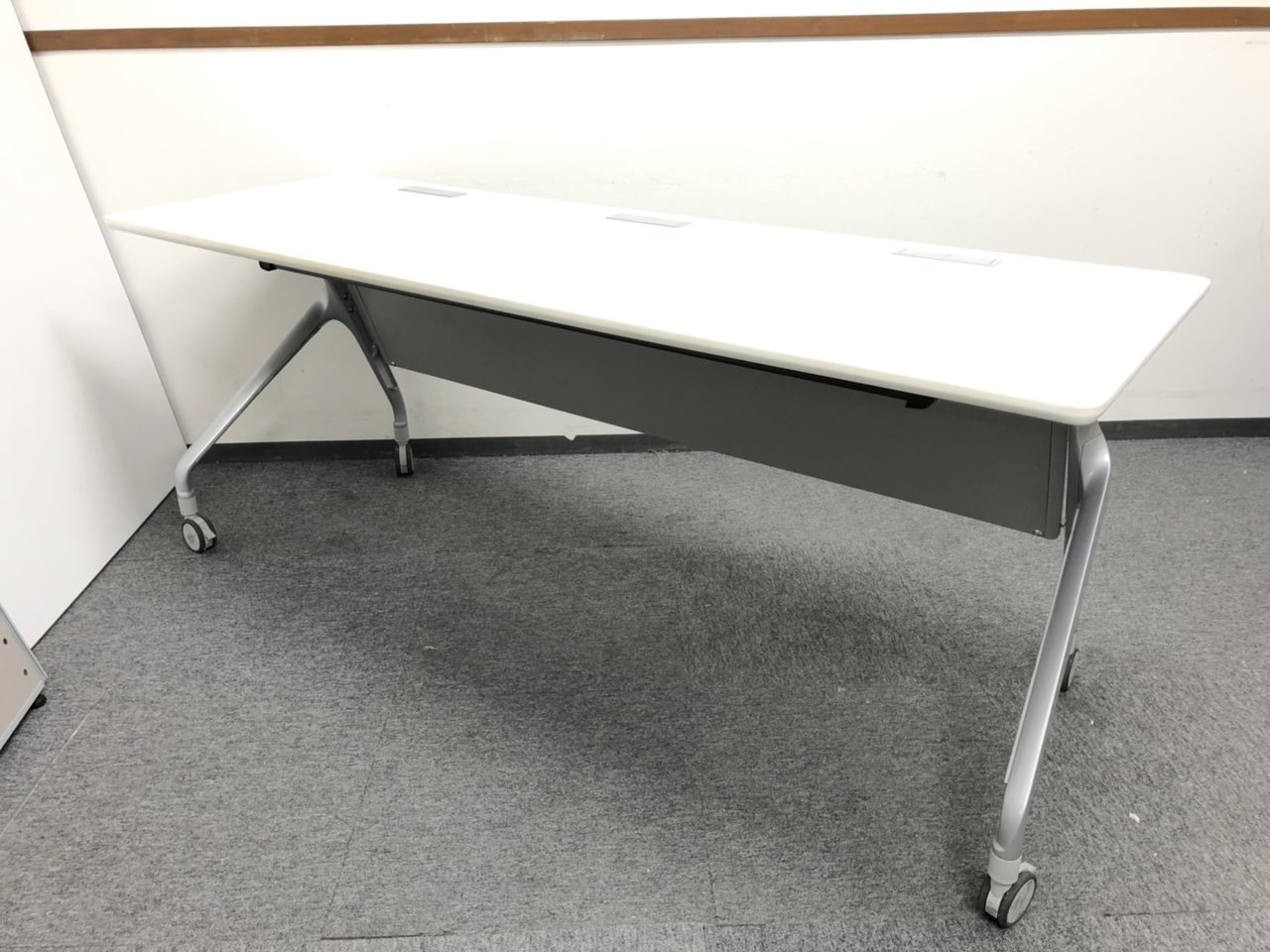 【1台限定価格】スタックテーブル、畳んで収納も出来、スペースを有効活用!!キャスター付きで移動もﾗｸﾗｸ!!
                        その他シリーズ
                                    中古
            