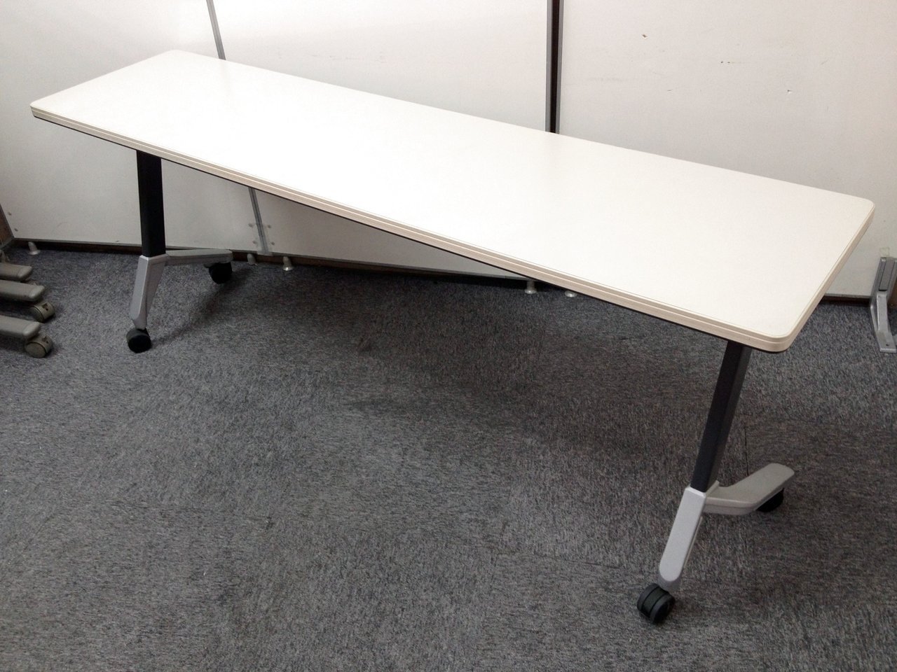 【お得】【4台限定】30％OFF　W1800D450幕板なし【商品の入れ替えの為】
                        その他シリーズ
                                    中古
            