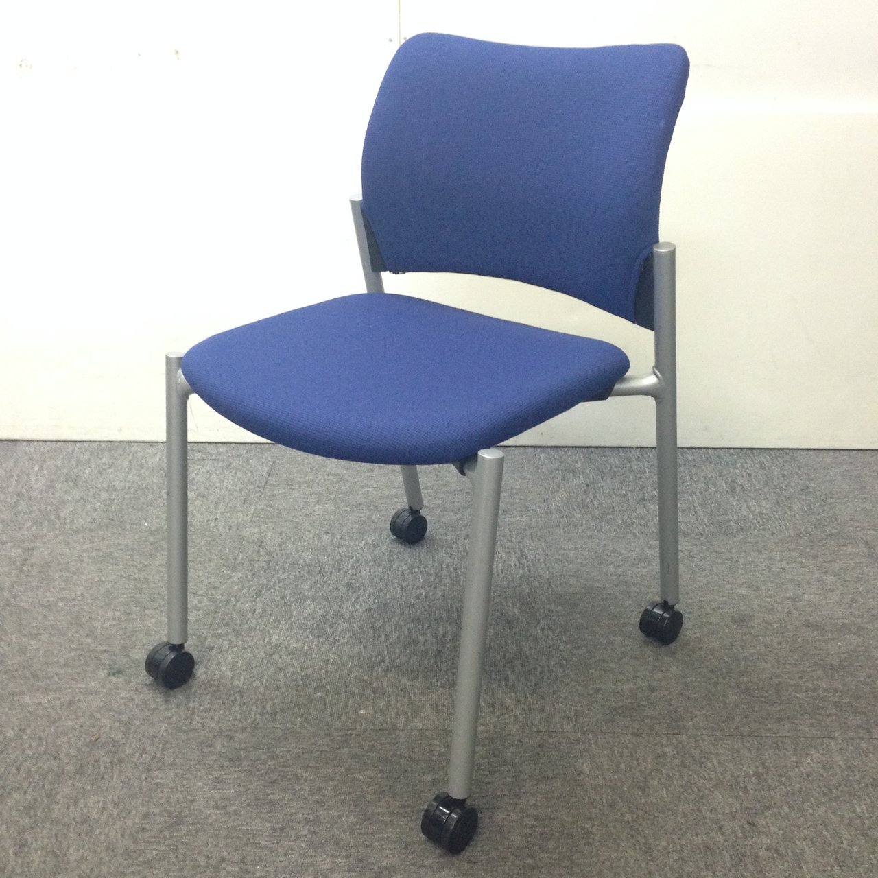 【10脚ロット入荷！】ご起業や拠点開設をお考えのお客様にピッタリのスタッキングチェアが入荷致しました！
                        8147シリーズ 
                                    中古
            