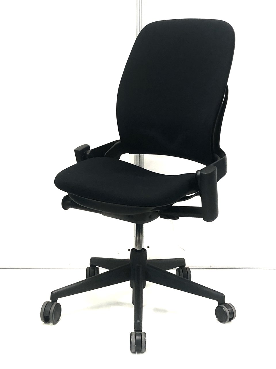 【限定レア品！】【限定1品！】機能性抜群のスチールケース社のリープチェア！肘なしタイプでオススメ！
                        リープチェア（HDタイプ） 
                                    中古
            