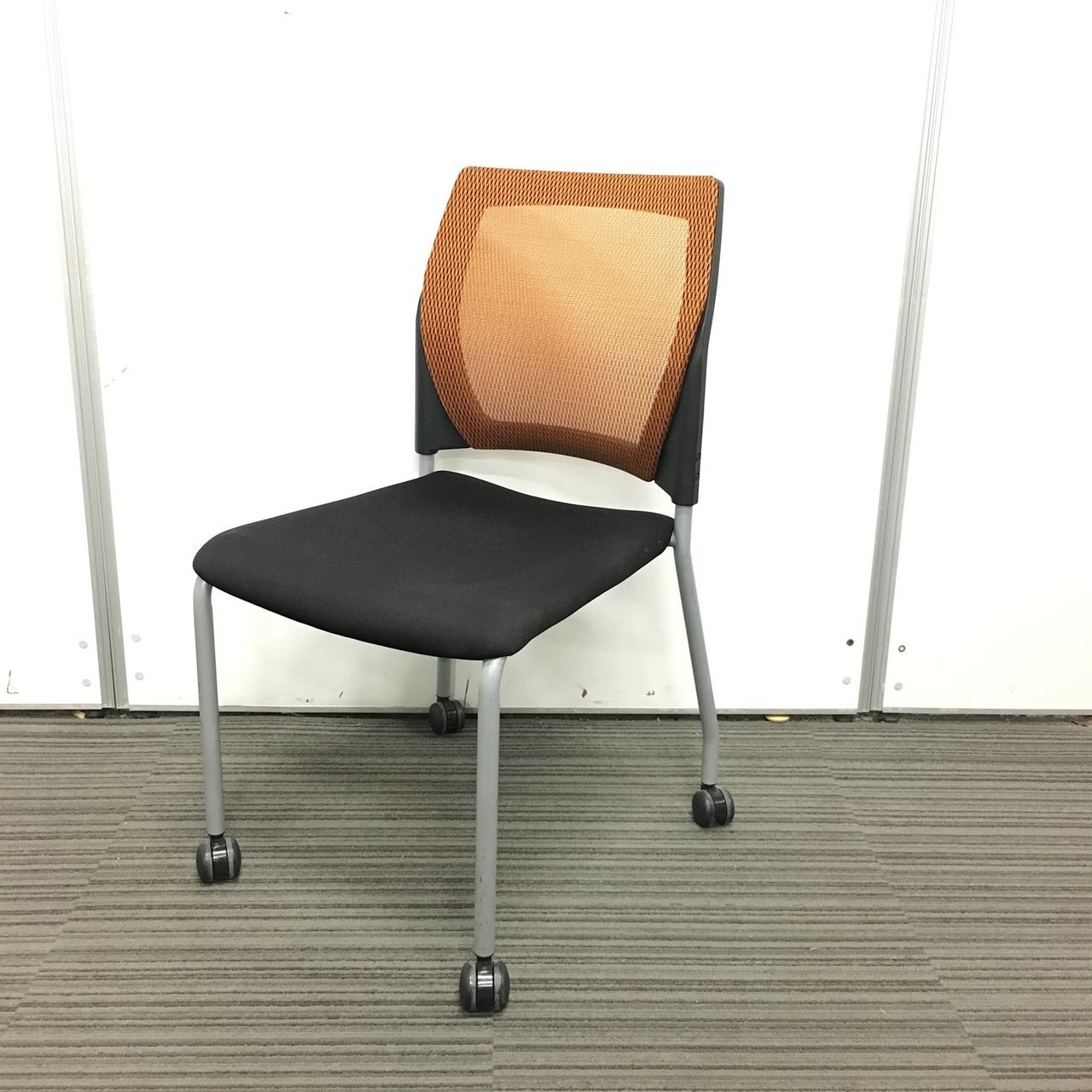 【鮮やかなオレンジ！！】キャスター付きで収納にも最適！【6台入荷！】お得
                        その他シリーズ
                                    中古
            