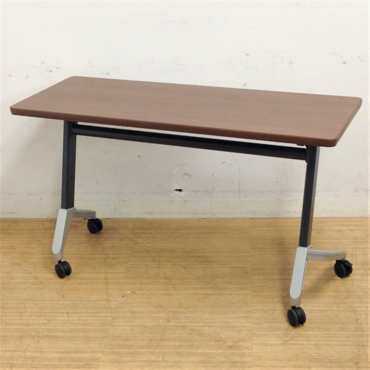 【2016年製】W1200のスリムサイズ　重厚感あるブラウン天板
　コクヨ
                        サイズ 
                                    中古
            