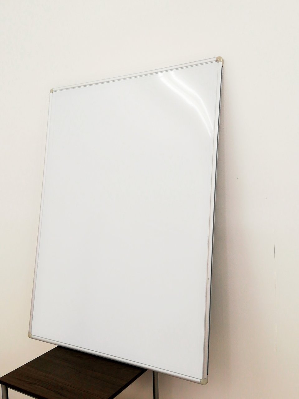 【小さなスペースにも設置可能！】■壁にかけられるホワイトボード！
■会議スペースの必需品！
                        その他シリーズ
                                    中古
            