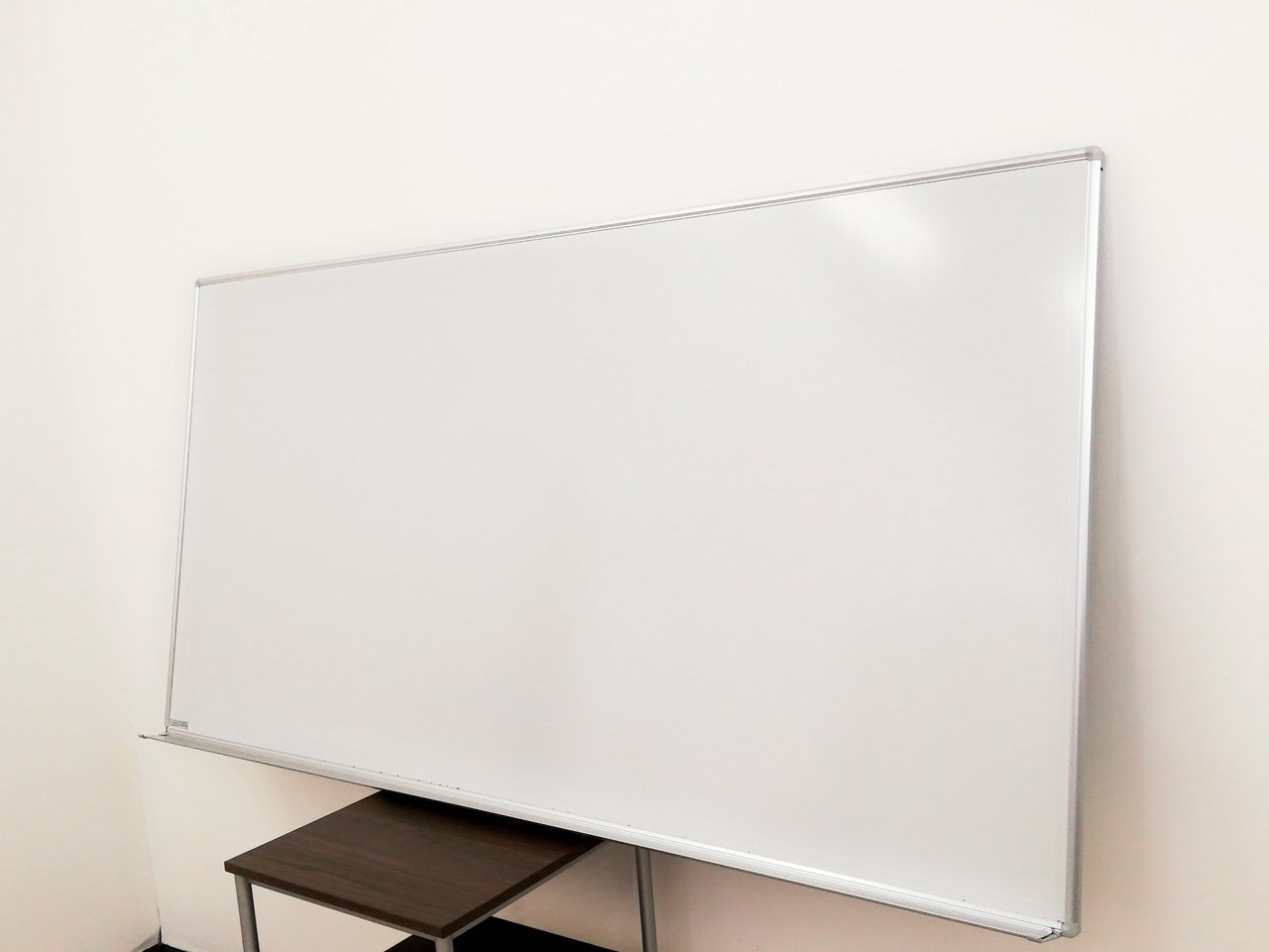 【定価約5万円！】
■ホーロー加工で消し心地抜群！
■珍しい！オカムラ製のホワイトボード！
■大きいサイズで会議室用にも！
                        その他シリーズ
                                    中古
            