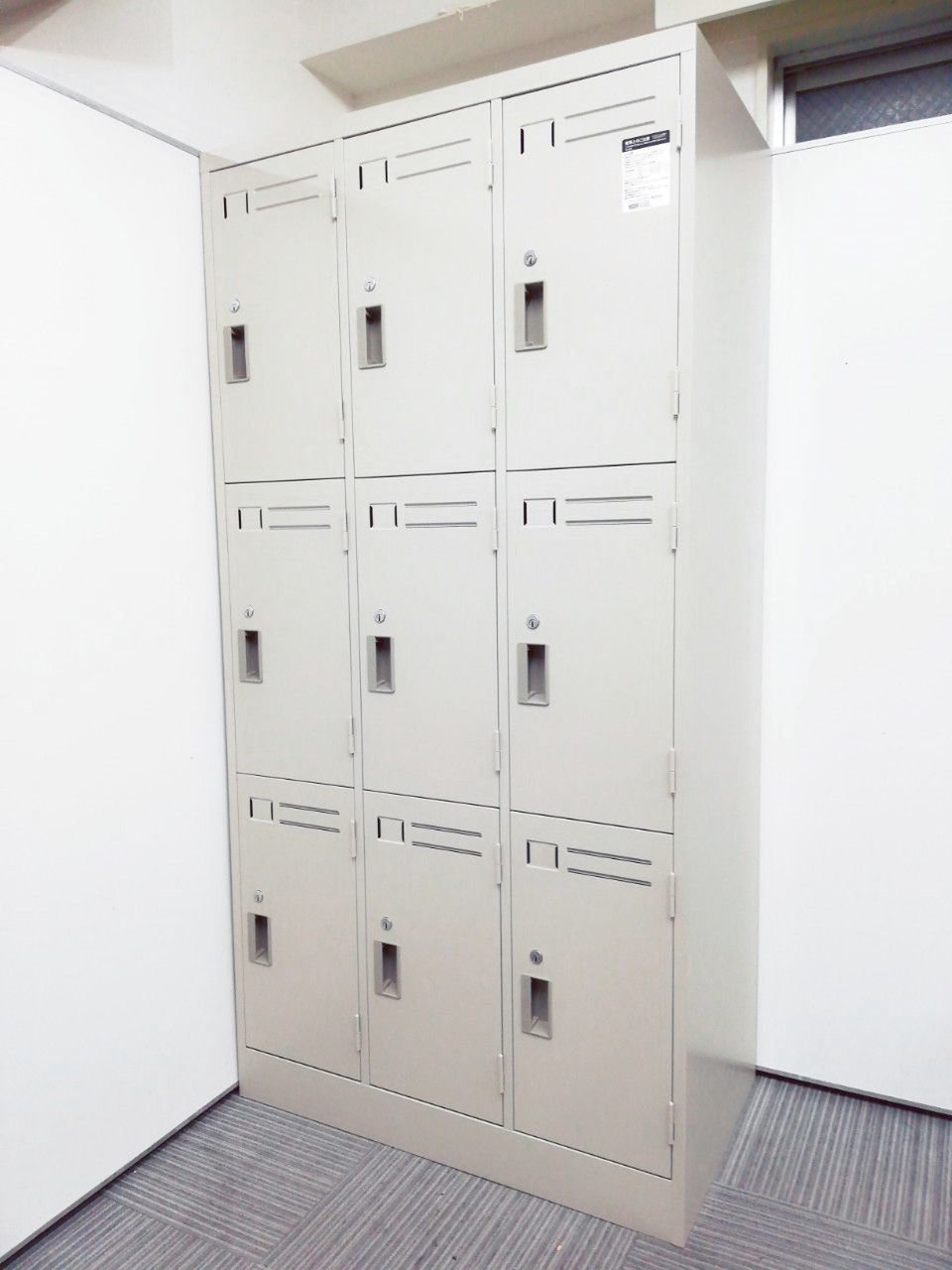 【残り1台！】バッグや靴やヘルメットも収納できる！希少な9人用ロッカー！
                        LK
                                    中古
            