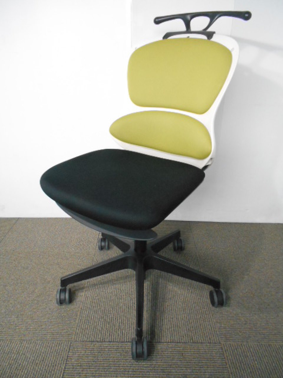 【5脚在庫】OAチェア肘無し ローバック｜イトーキ(itoki) ループ｜ハンガー付き・背もたれが特徴的【関西倉庫在庫】
                        ループ 
                                    中古
            