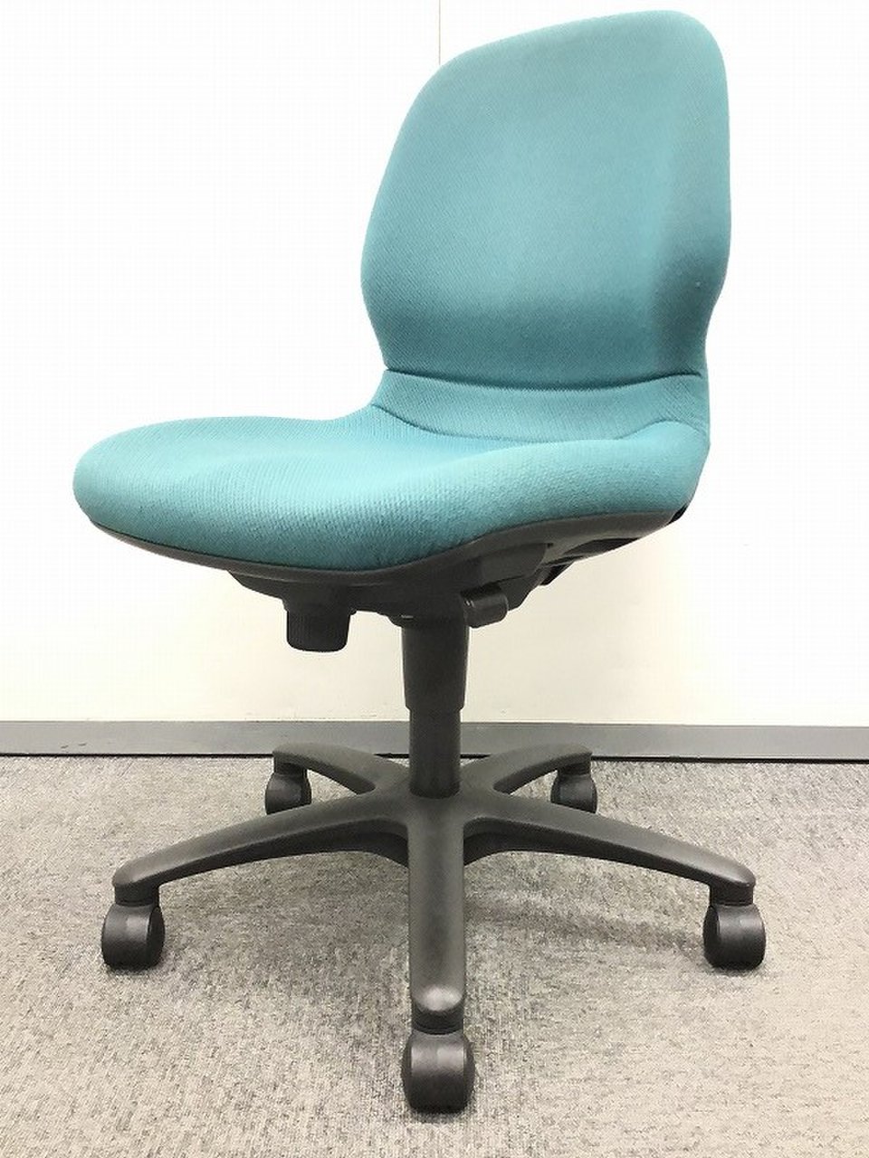 上下昇降のガスが抜けかけております【おつとめ品】
                        CX 
                                    中古
            