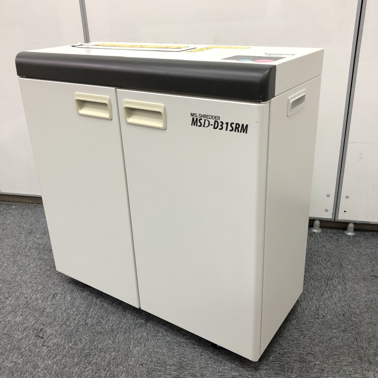 【スパイラルカット】
特殊銅製ディスカッターで縦切りに細断後、スパイラルカッターで横切りします。
                        MSD-D31SRM
                                    中古
            