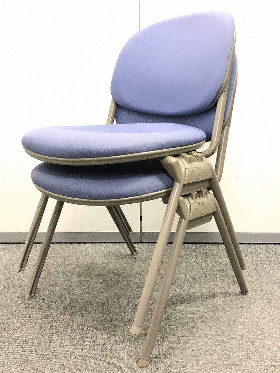 【4脚セット販売！！】シンプルなスタッキングチェアが入荷！！【国内メーカー】
                        トーションライン 
                                    中古
            