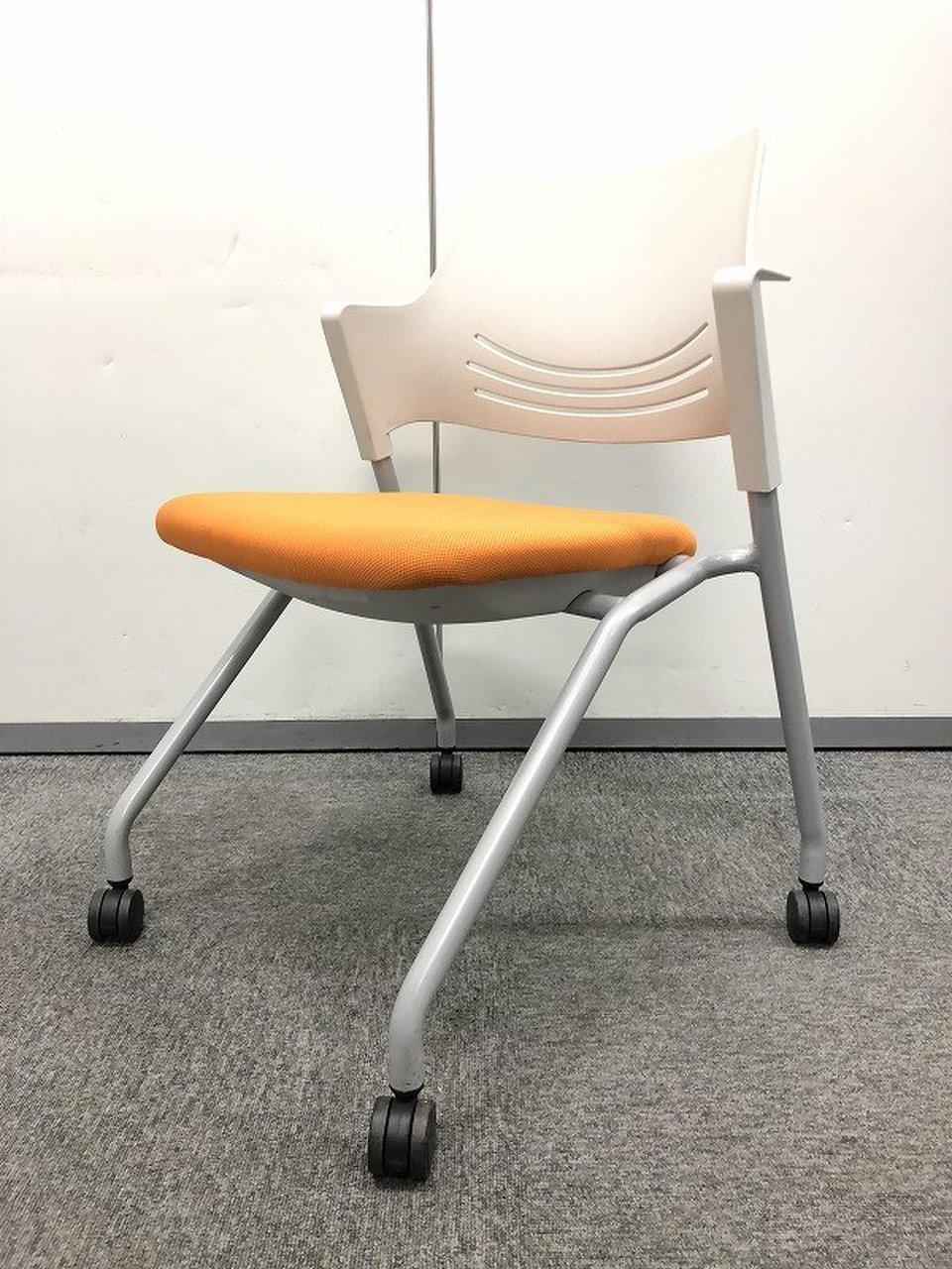 【明るいカラー】でオフィスを華やかに！！【オカムラ製】
                        ヴィラージュ 
                                    中古
            