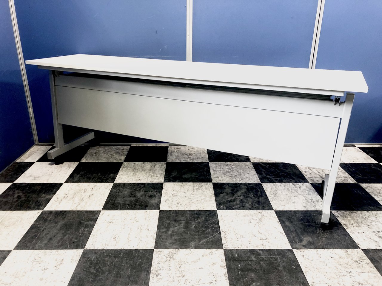 【大特価】天板かけのためお安く！とにかく安いテーブルをお探しのお客様に！
                        その他シリーズ
                                    中古
            