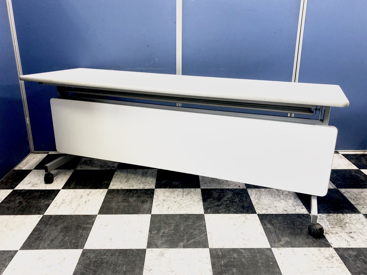 【ホワイトできれい！】天板が不安定のため、お安く！【1台限定！】コストを重視されているお客様ぜひ！
                        その他シリーズ
                                    中古
            