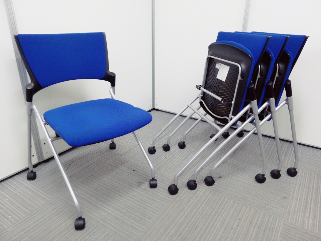 【お得な4脚セット！】■まとめてお探しならこちらがオススメ！お問い合わせの多いネスティングチェア入荷！
                        マノス
                                    中古
            