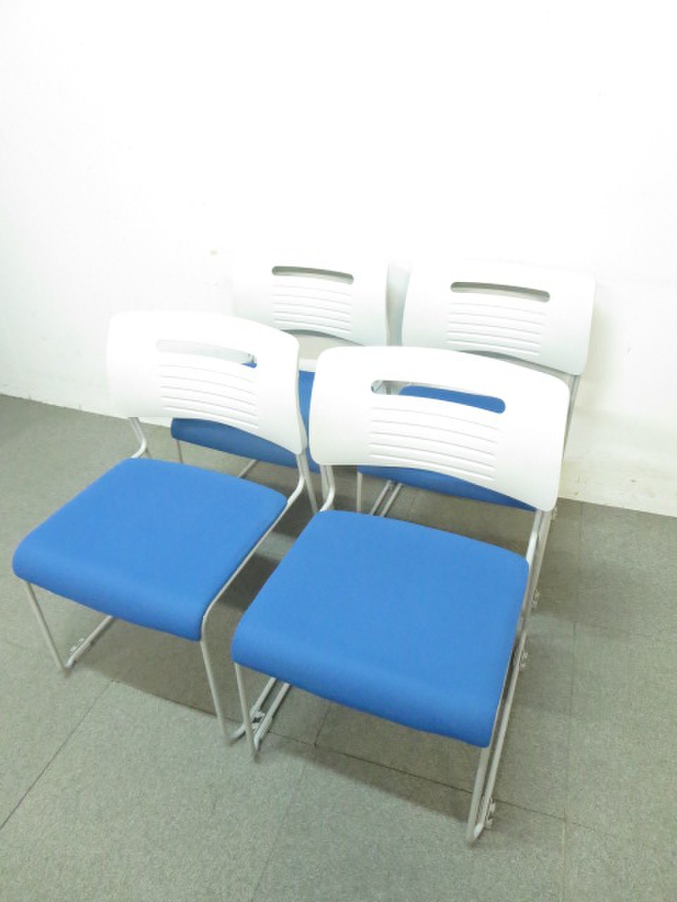 【4脚セット！】井上金庫製！スタッキングチェア！ブルー！【軽くて持ち運びラクラク！】
                        PMC 
                                    中古
            