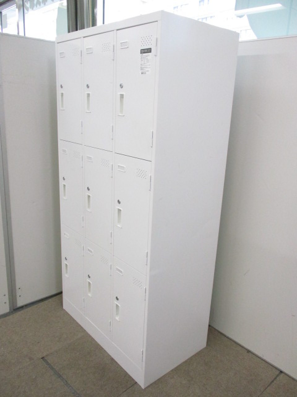 【状態良好】急な増員にも対応できるコクヨ製9人用ロッカー
                        LK
                                    中古
            