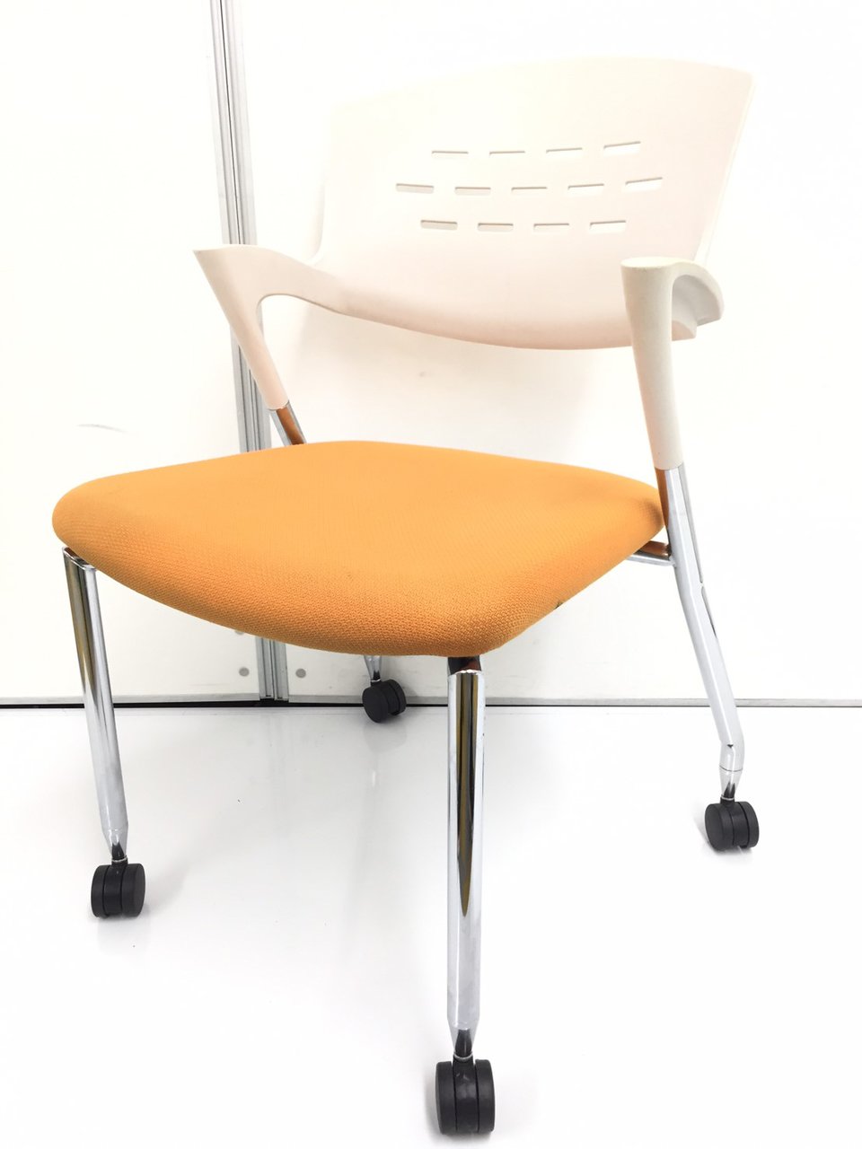 【価格重視】座面に使用感有りの為、大特価！
                        カクタス 
                                    中古
            