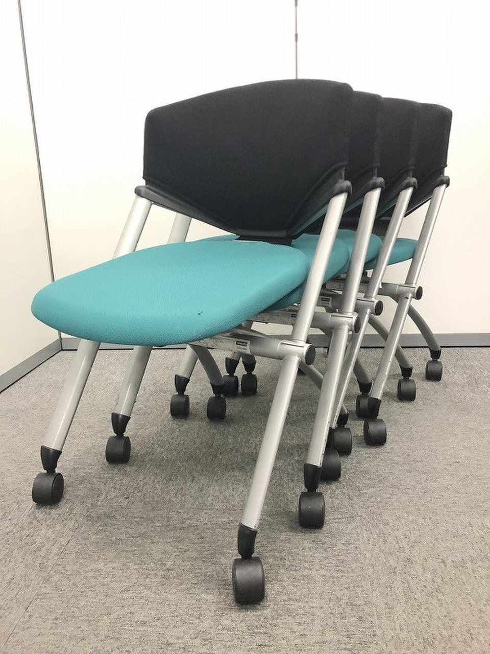 【4脚セット販売！】お得なセットになっております！！【ミーティングチェア】
                        コルサ 
                                    中古
            
