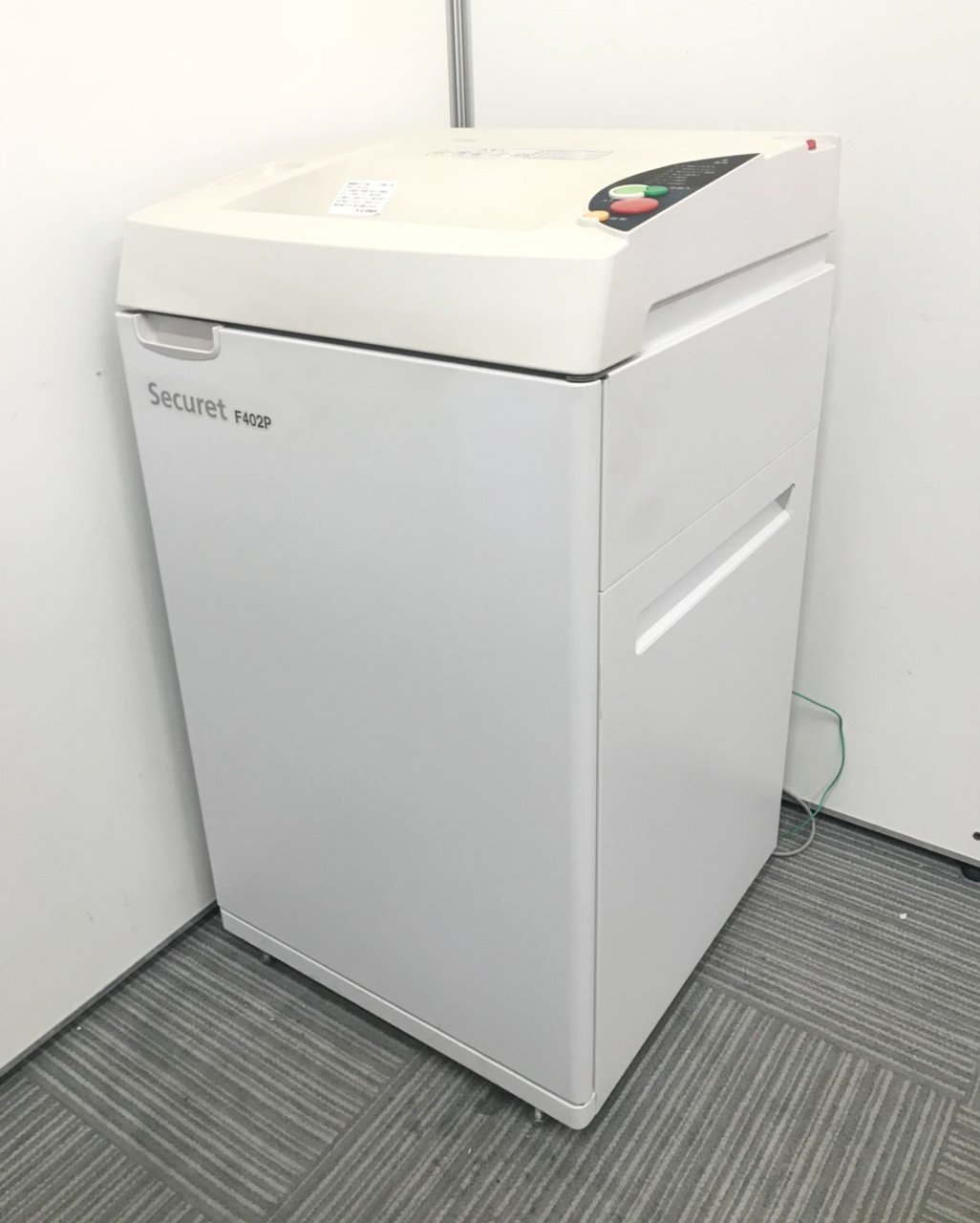 A3も裁断できる業務用シュレッダー入荷！会社に1台は必要な細断マシン！　Securet F402P
                        その他シリーズ
                                    中古
            