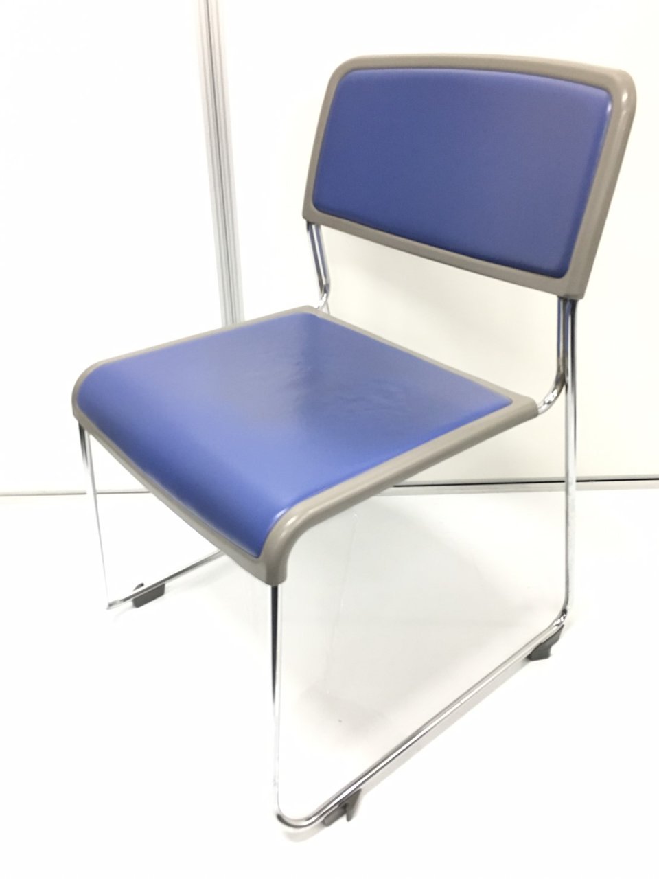 【まとめて提案可能！】
お手入れ楽々なビニール生地！
濃いめのブルーで落ち着いた雰囲気のお部屋作りを！
                        その他シリーズ
                                    中古
            