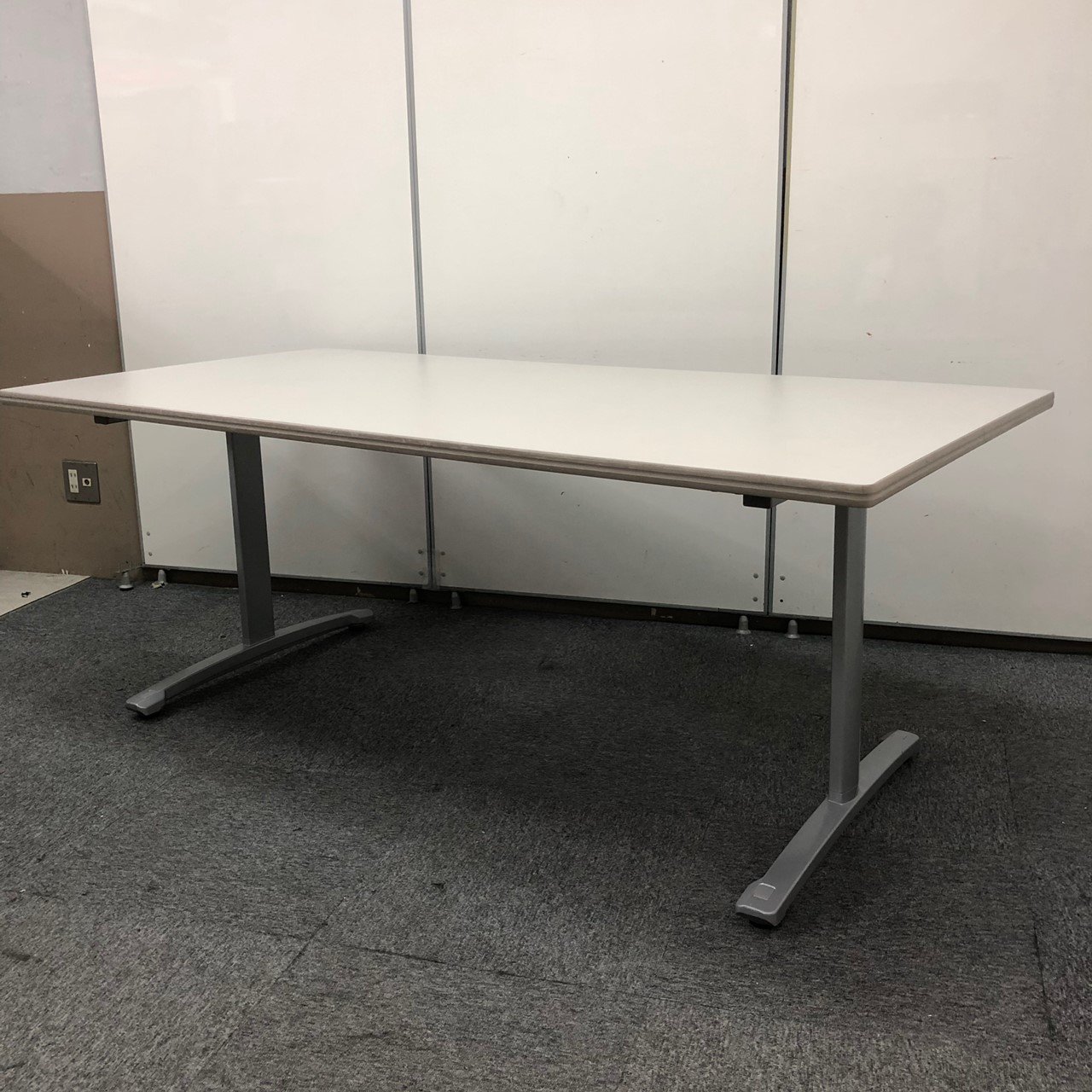 【現品限り】天板ニューグレー・T字脚　W1800人気サイズです。【天板に傷あり】
                        MT-K160シリーズ 
                                    中古
            