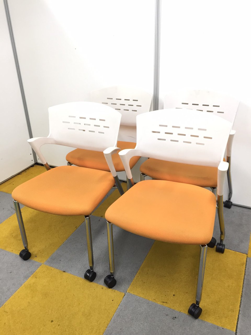 【長時間の会議でも腰に優しい！】老舗国内メーカー製のチェアが4脚セットで大特価！！おつとめ品。
                        カクタス 
                                    中古
            