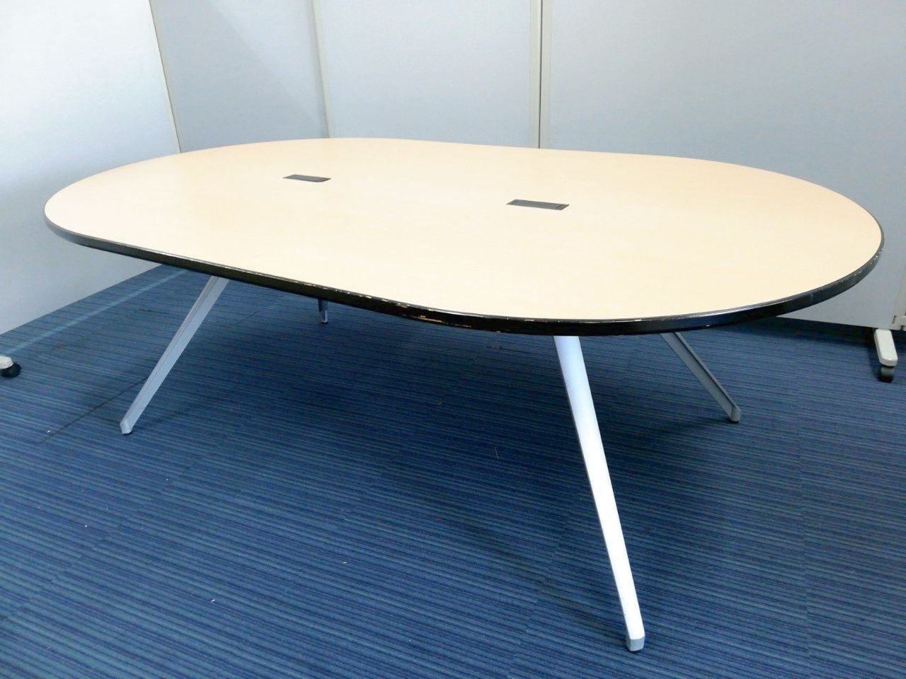 【6～8名様利用におすすめ！】1800㎜タイプのミーティングテーブルです！【細かい傷が多い為お買い得価格！】幅※お写真をご確認ください。
                        その他シリーズ
                                    中古
            