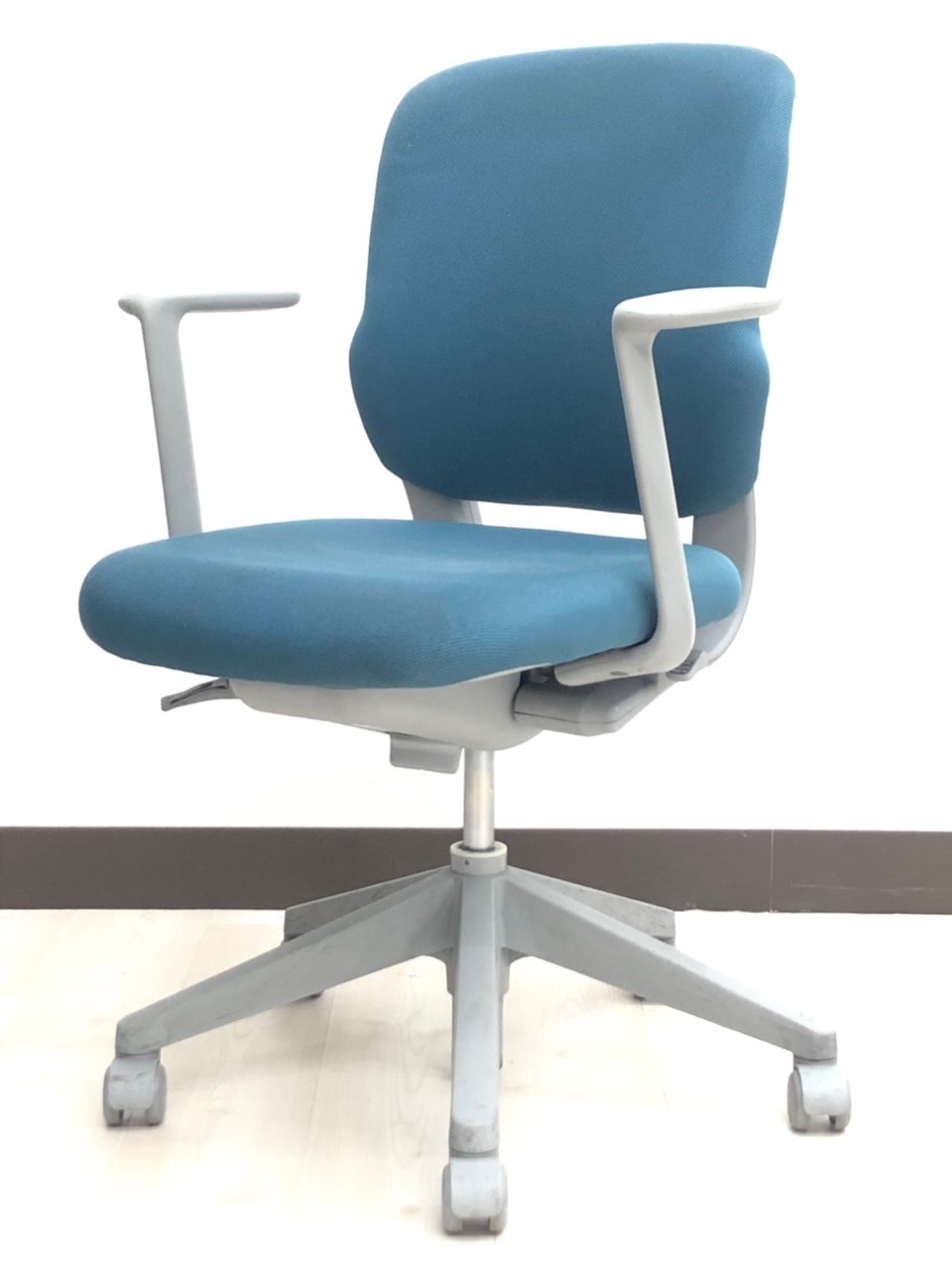 【相場よりちょい安い！】生地に使用感あるため特価！座り心地は劣化ほぼなし■レア価格！【J】【RP】
                        CN-2
                                    中古
            