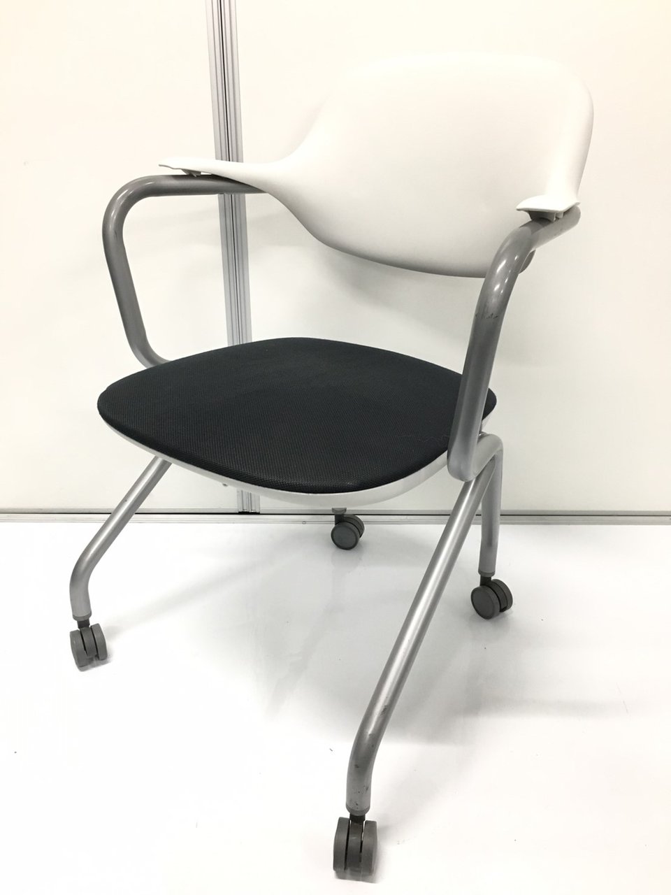 【大量入荷‼】会議室用のチェアとして、キャスター付き、快適‼
                        その他シリーズ
                                    中古
            