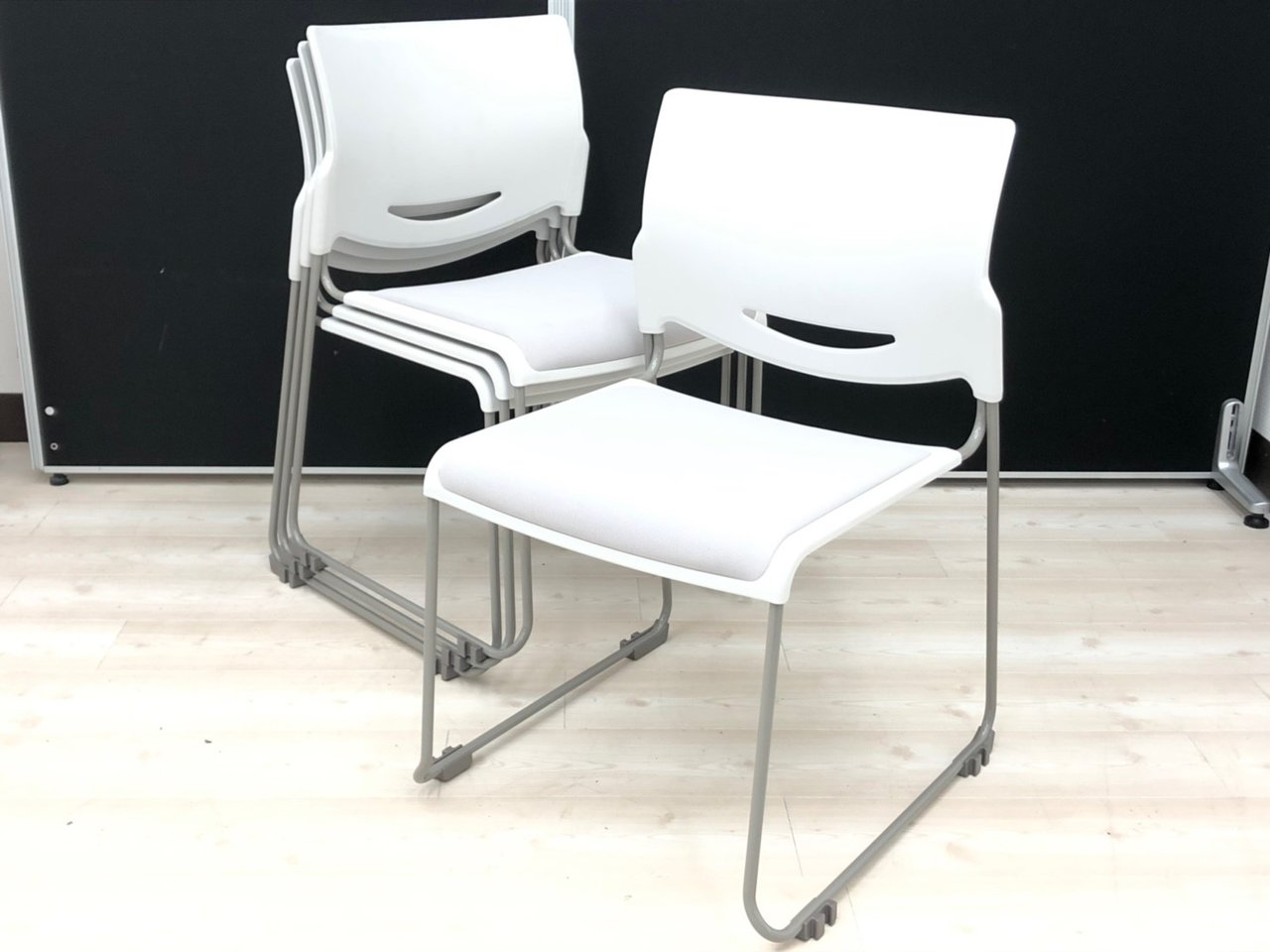 【セットでお安く！】
使用年数僅か1年の良品！
清潔感溢れる会議室作りにおすすめ！【RP】
                        MP-110W
                                    中古
            