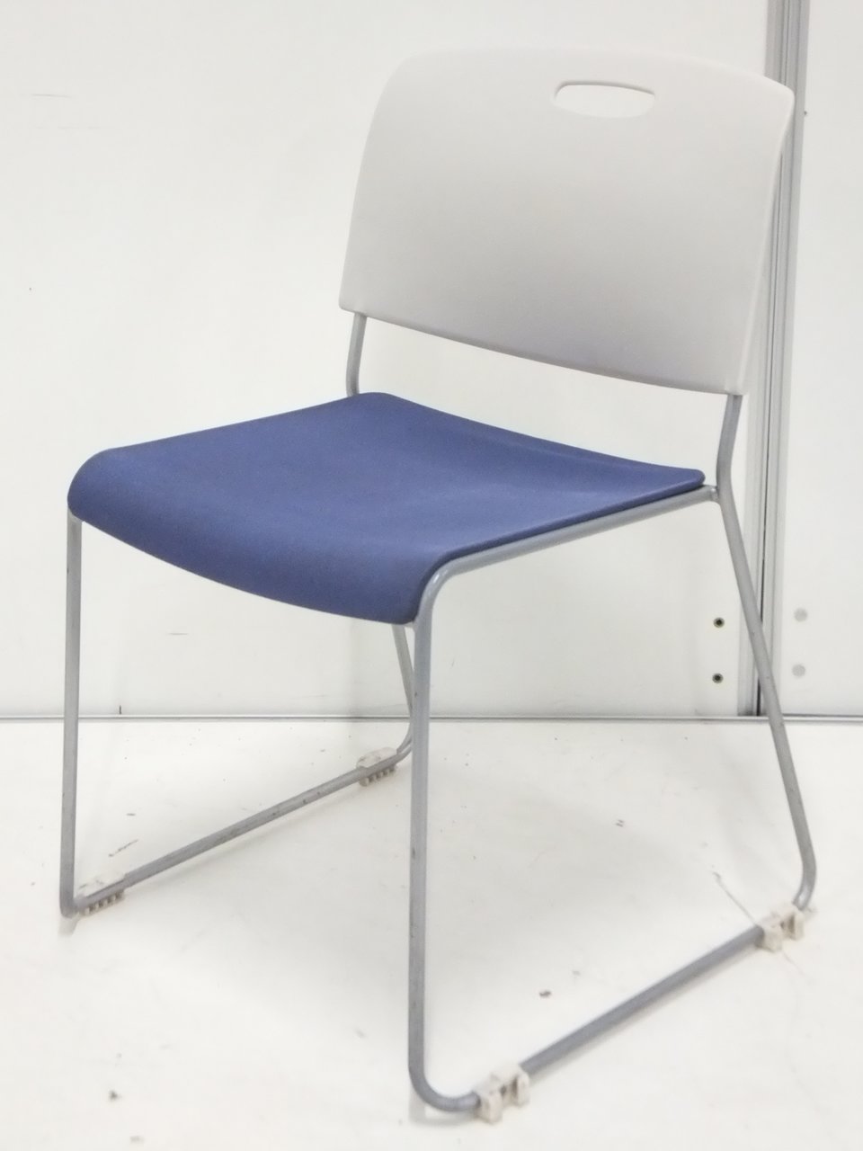 【お部屋を明るくしてくれるカラー！】
会議、打ち合わせ時におすすめ！

                        その他シリーズ
                                    中古
            