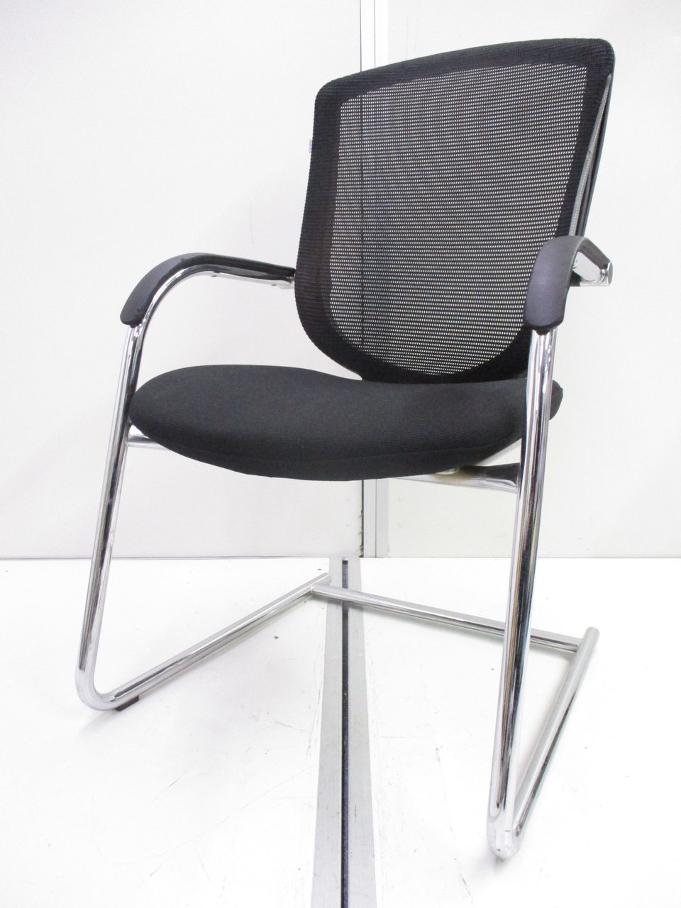 【KS】【希少品入荷！】オフィス用にもご自宅用にも！限定1脚のミーティングチェア！※肘擦れあり【J】
                        コンテッサ 
                                    中古
            