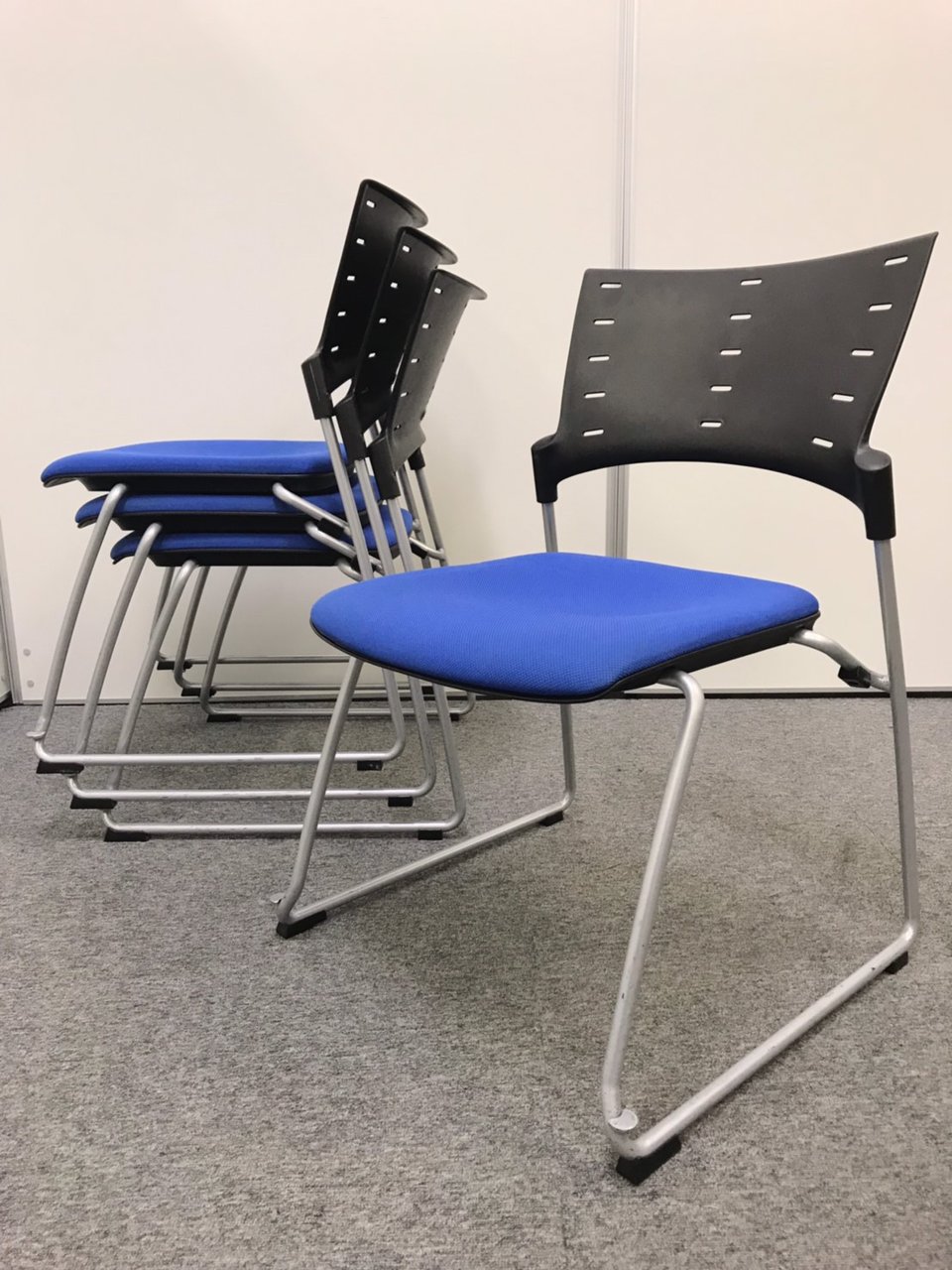 【4脚セット】イトーキ製 マノスチェア 会議等の必需品！スタッキングチェア
                        マノス 
                                    中古
            