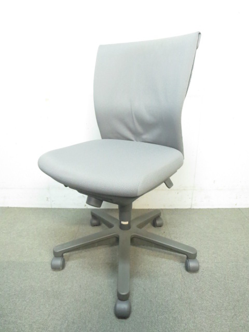 【お値段以上の座り心地！】■コクヨ製　トレンザチェア　グレー【おつとめ品】
                        トレンザ 
                                    中古
            