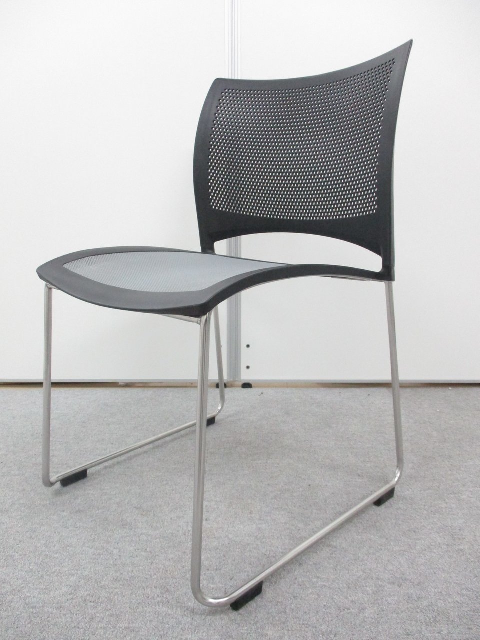 今がお買い得!!【在庫一掃セール品】座がメッシュのスタッキングチェア、見た目も座り心地も涼しげです！【X】【Z】
                        その他シリーズ
                                    中古
            