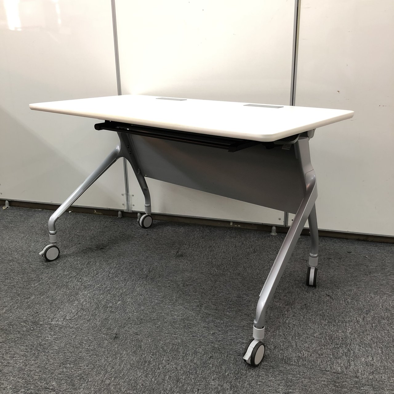 【Ｗ1200とレアなスタックテーブル　省スペースの定番】大人気ホワイト色　コクヨ製　
                        リーフライン 
                                    中古
            