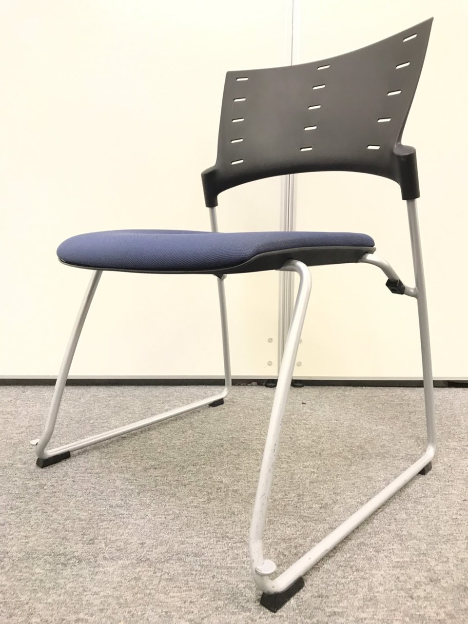 【11脚在庫】スタッキングチェア｜イトーキ(itoki)製｜マノス ｜重ねて収納！スペース削減！！
                        マノス 
                                    中古
            