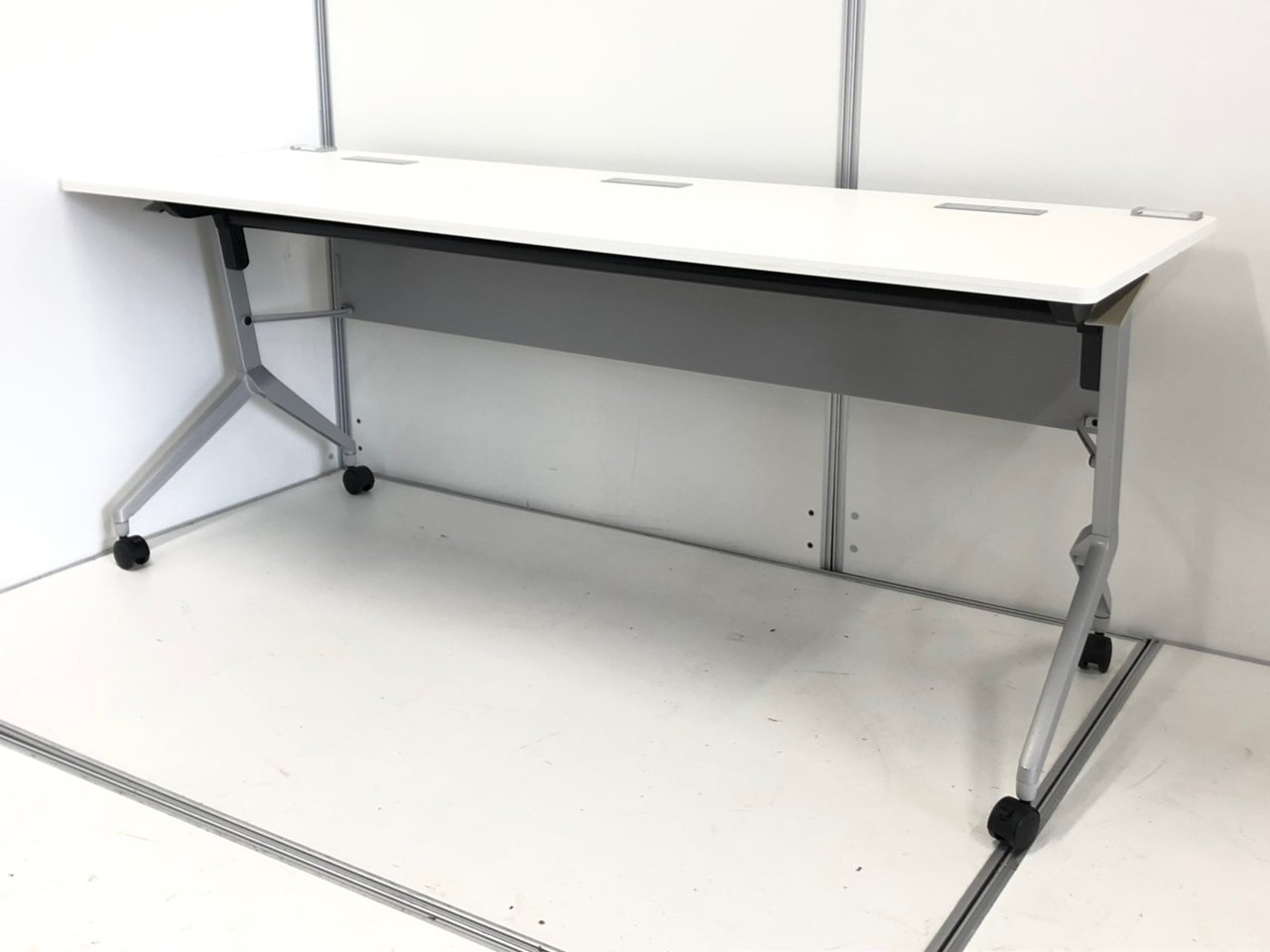 【まとめてご提案可能！】
■超売れ筋＆希少在庫品！
■セミナールーム、カンファレンスルーム用におすすめ！
【フラップテーブル】
                        リーフライン 
                                    中古
            