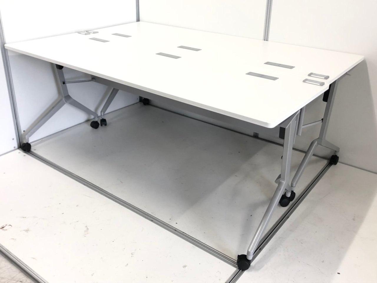 【セットが買い！】
■超売れ筋＆希少在庫品！
■セミナールーム、カンファレンスルーム用におすすめ！
【フラップテーブル】
                        リーフライン 
                                    中古
            