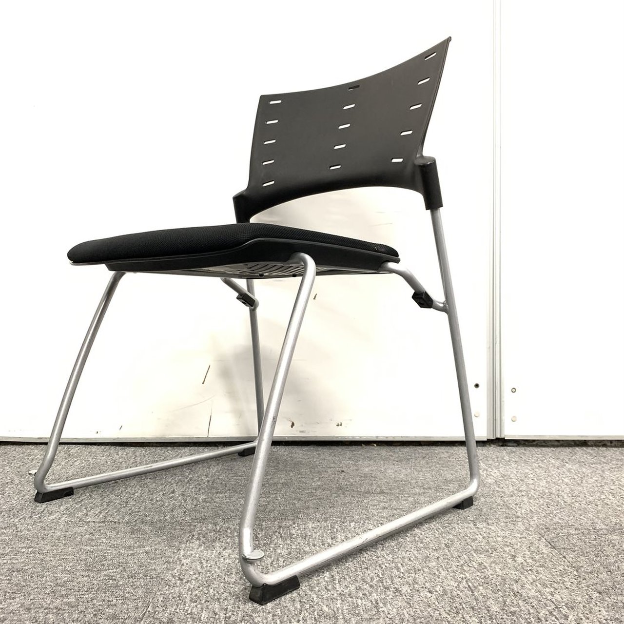 【会議チェア定番商品！】イトーキ製｜マノスチェア　スタッキングなのでらくらく収納可能！
                        マノス 
                                    中古
            