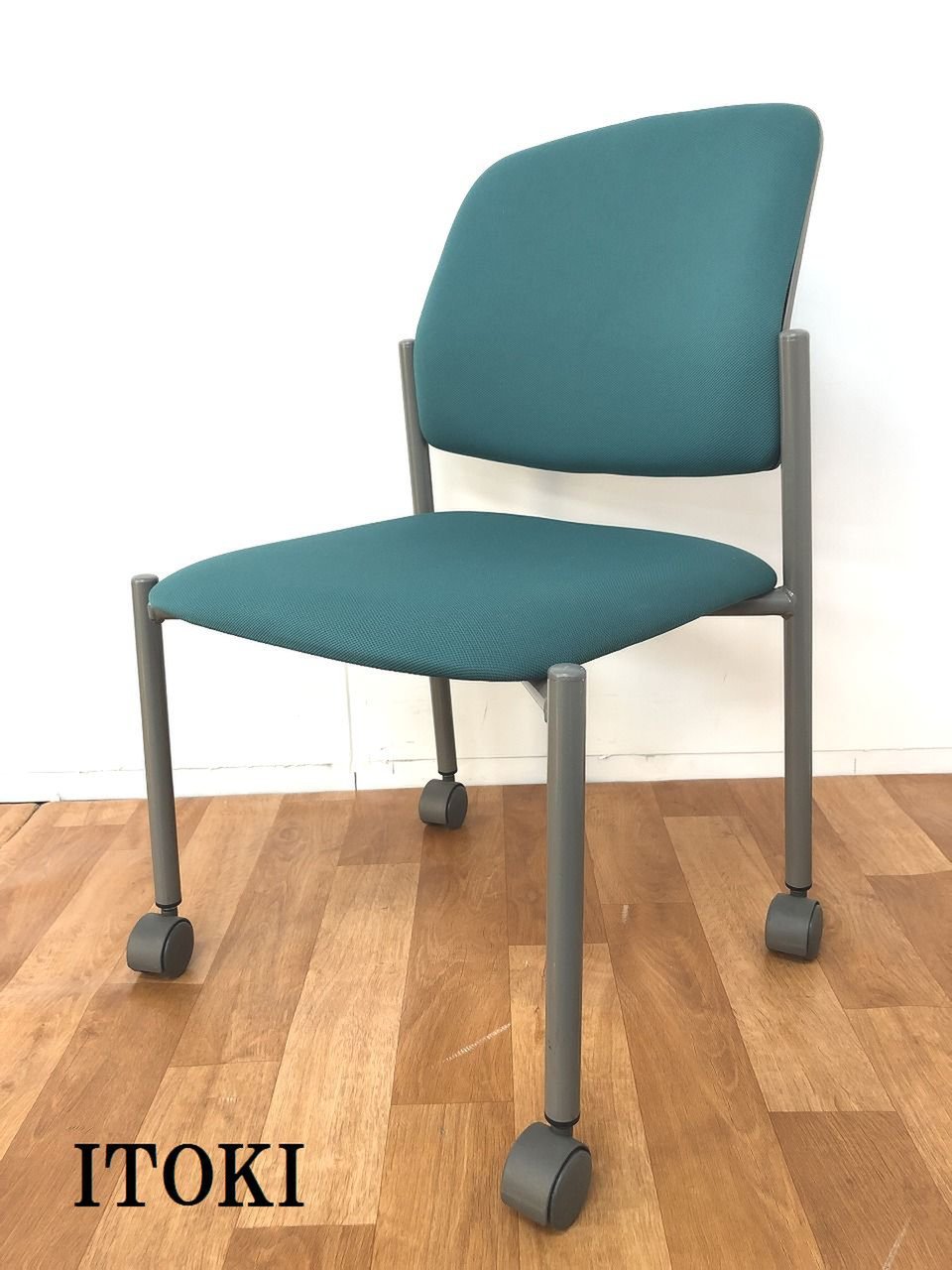 【座り心地も快適でキャスター付で移動も簡単なスタッキングチェアです！！】
                        その他シリーズ
                                    中古
            