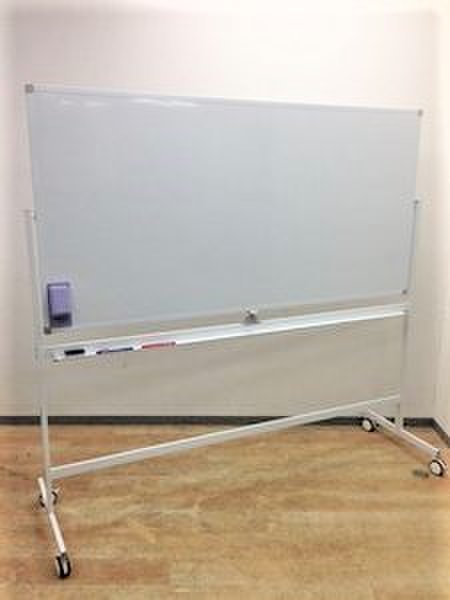 【中古】自立式ホワイトボード　両面タイプ　凹み有の為特別価格
                        その他シリーズ
                                    中古
            