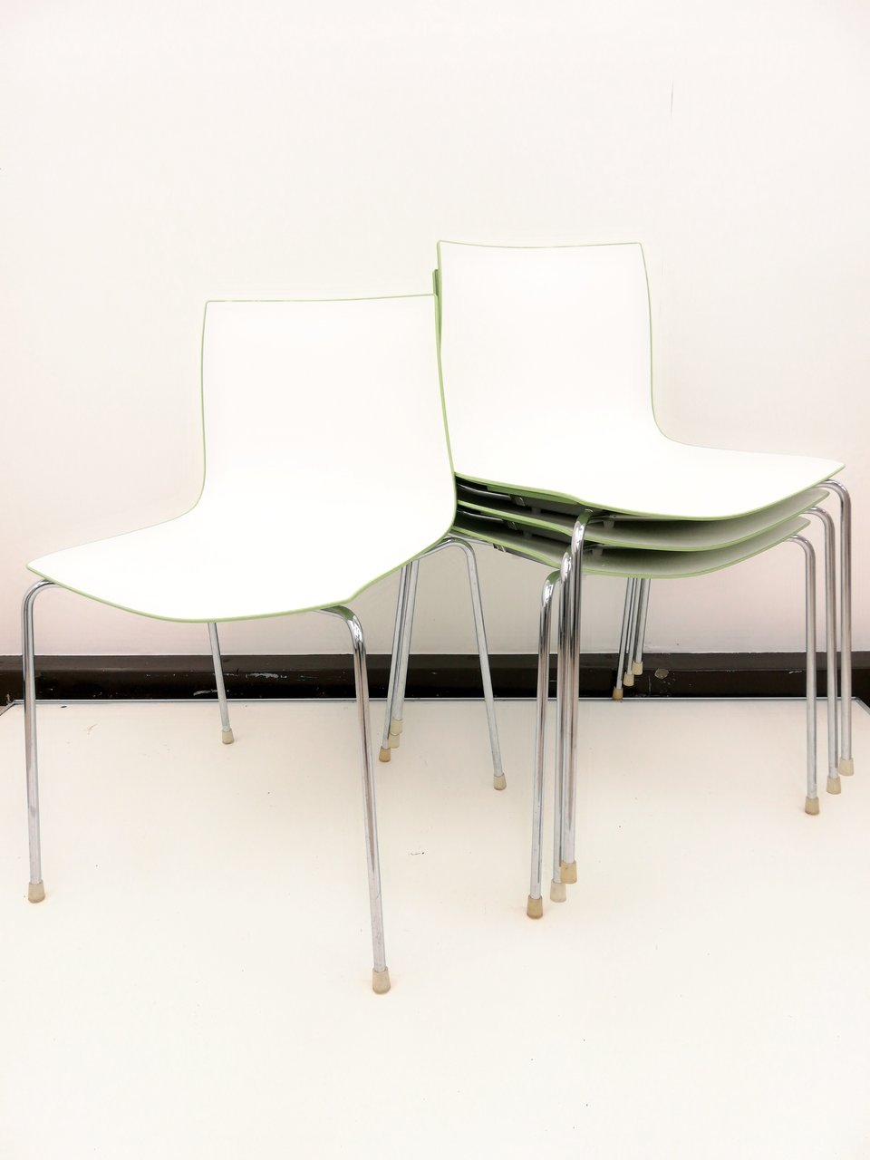 【4脚纏めてセット】イタリア「アルペール/ARPER」製ミーティングチェア
                        その他シリーズ
                                    中古
            