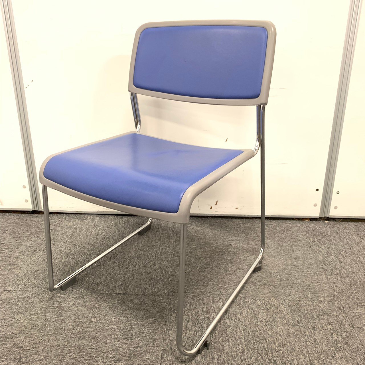 大人気コクヨ製｜スタッキングチェア！！　大量入荷しておりますのでお早めにお問い合わせ下さいませ！！
                        890シリーズ 
                                    中古
            