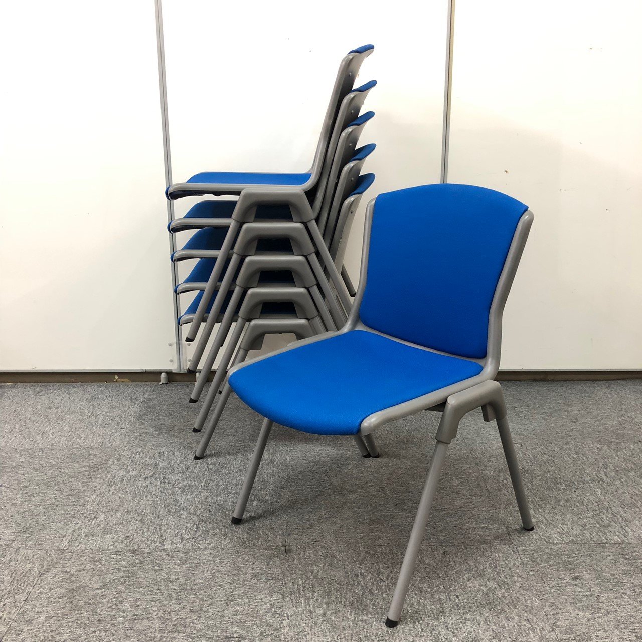 【6脚セット価格】上に重ねて収納できますので省スペースで管理できます。
                        その他シリーズ
                                    中古
            