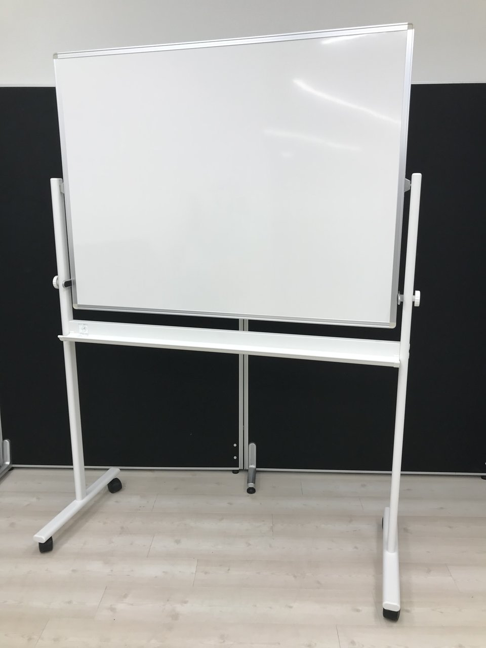 【有名メーカー、イトーキ製！】
絶対に必要になるホワイトボード！
会議室や執務室に！
数字の記入にも！【RP】
                        その他シリーズ
                                    中古
            