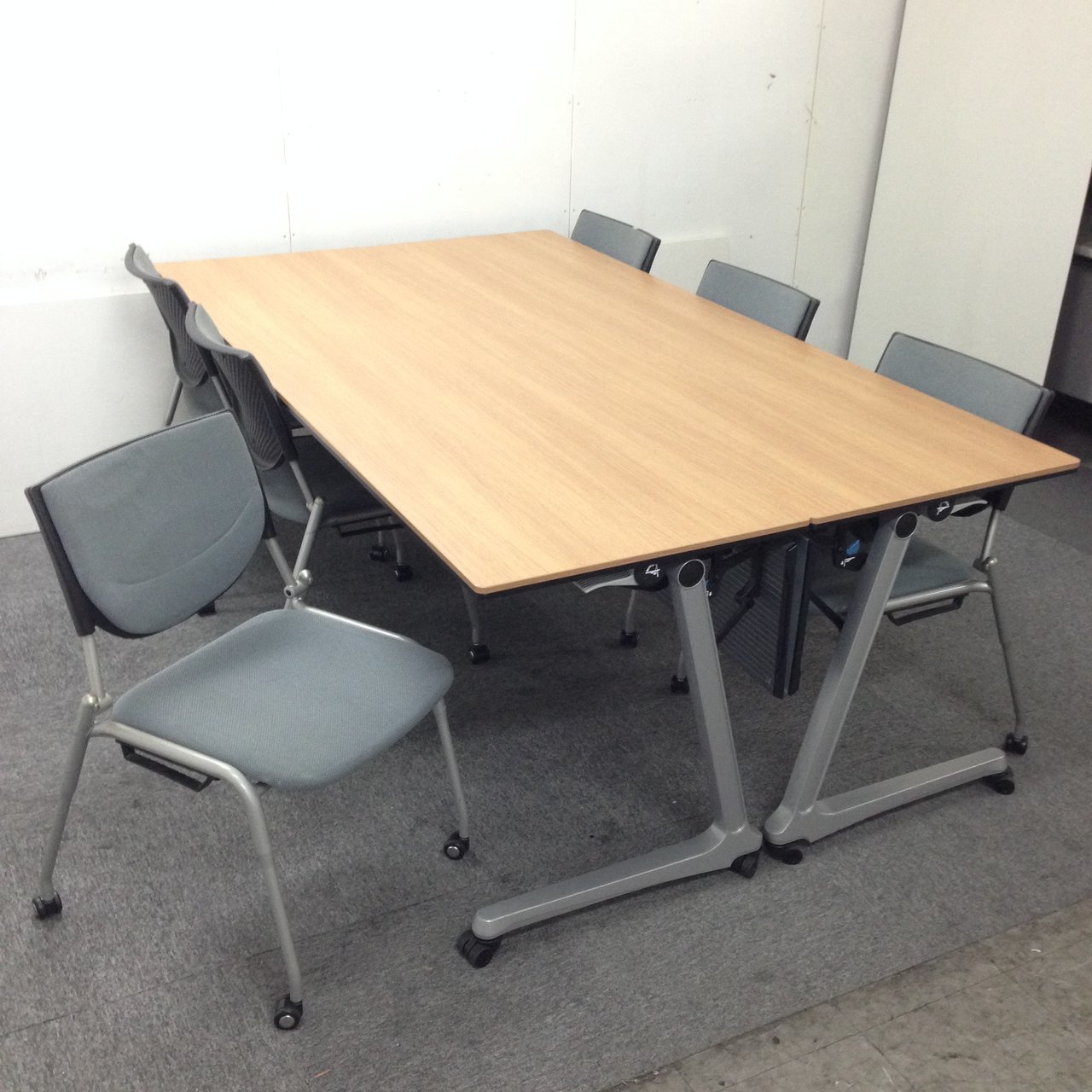 【お買い得セット】オカムラのスタイリッシュなスタックテーブルをセットで販売致します！
                        インターアクトPRO 
                                    中古
            